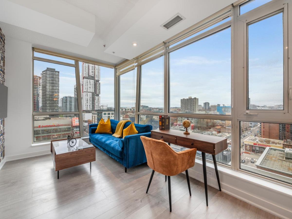 High-end 2 Bedroom - Entertainment District, Downtown - Skyline View & Balcony * Toronto