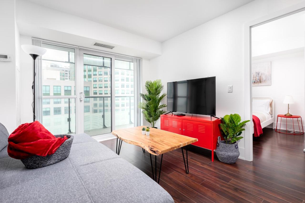 Apartment Centrally Located In The Heart Of Downtown Toronto