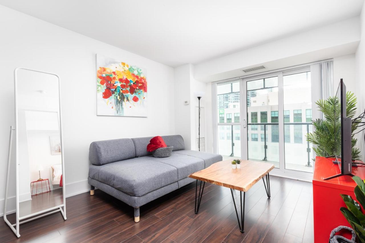 Centrally Located In The Heart Of Downtown Apartment
