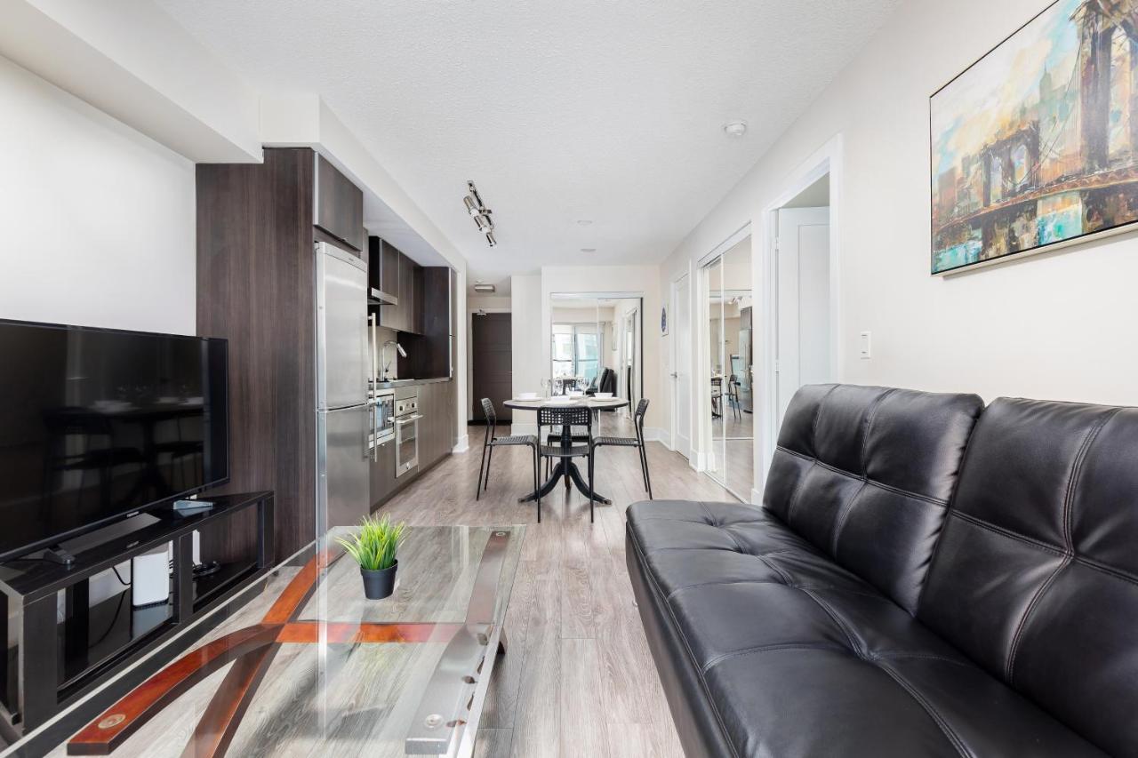 Centrally Located In The Heart Of Downtown Apartment *