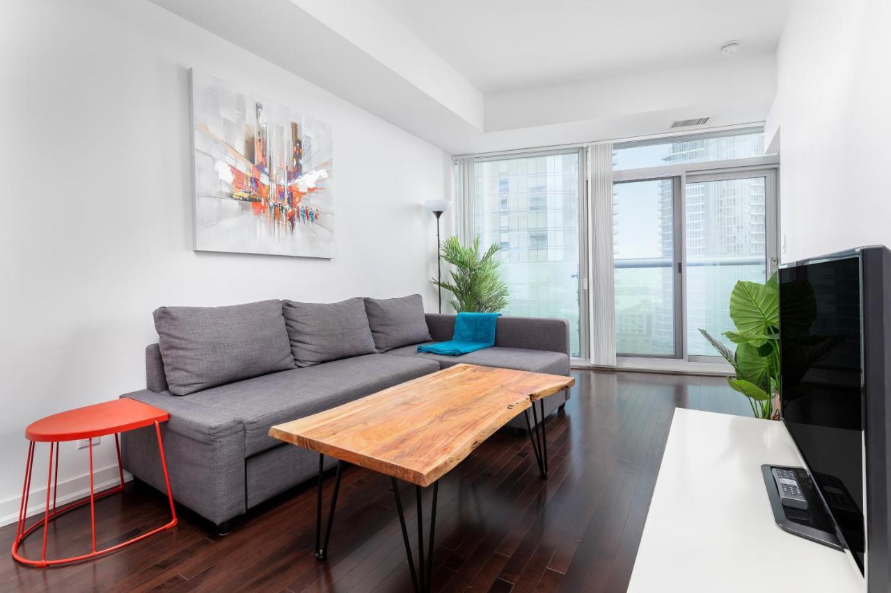Apartment Centrally Located In The Heart Of Downtown *