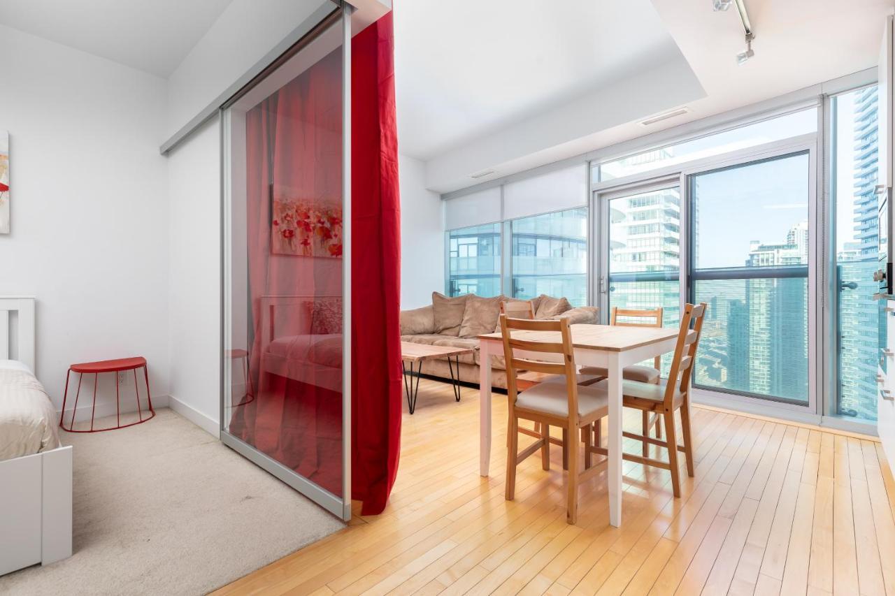 Centrally Located In The Heart Of Downtown Apartment Toronto
