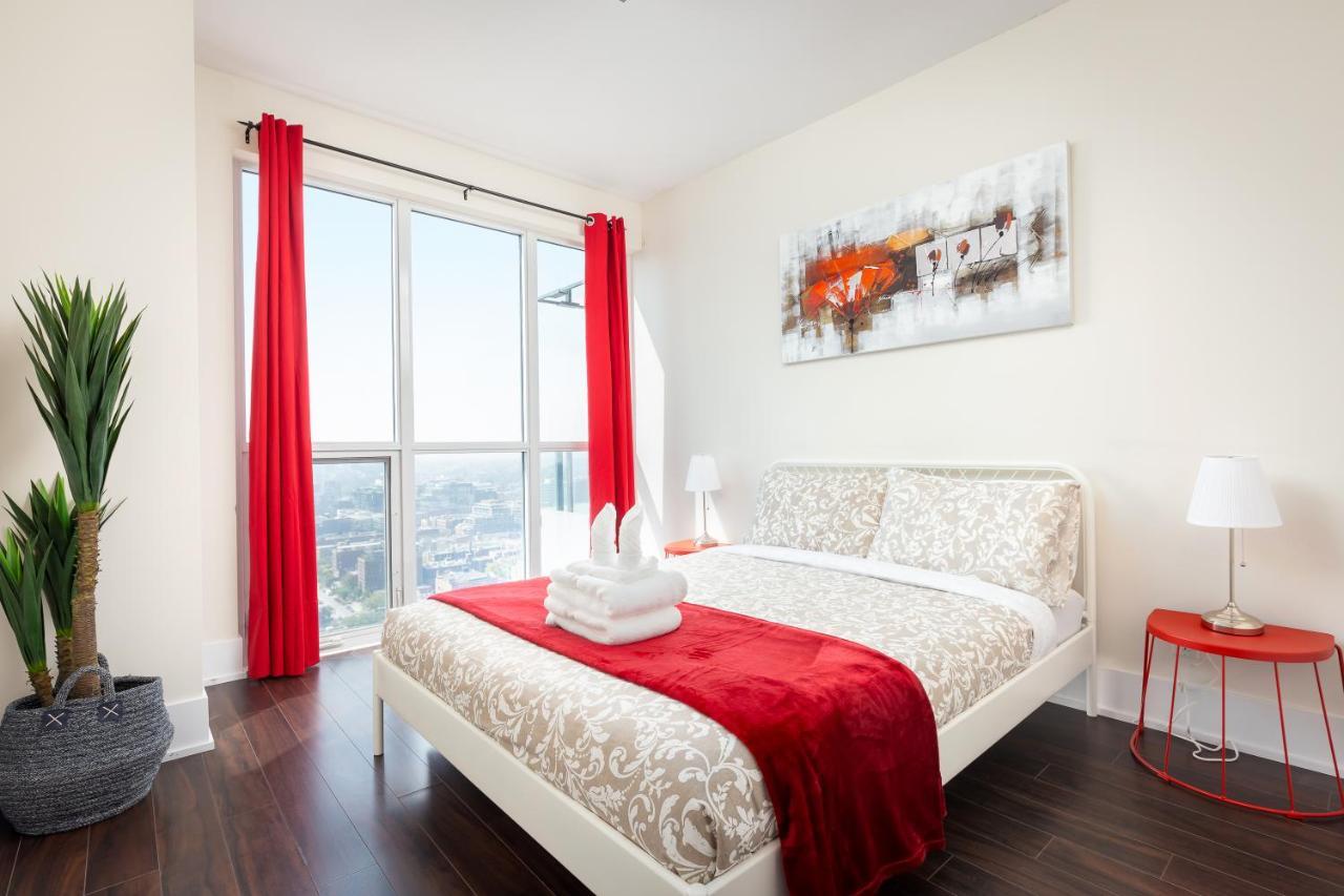 Apartment Centrally Located In The Heart Of Downtown *