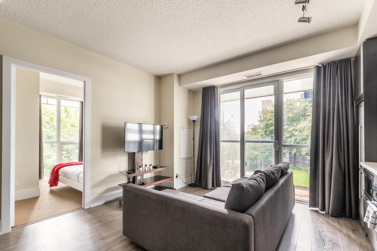 Centrally Located In The Heart Of Downtown Apartment