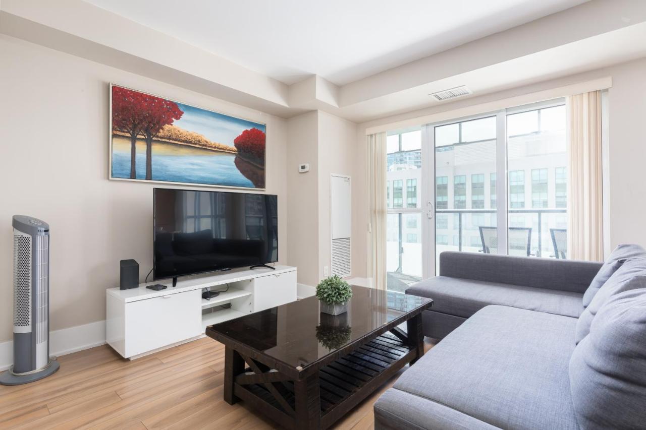 Across From The Cn Tower, Metro Convention Centre And Rogers Centre In Downtown Core Toronto