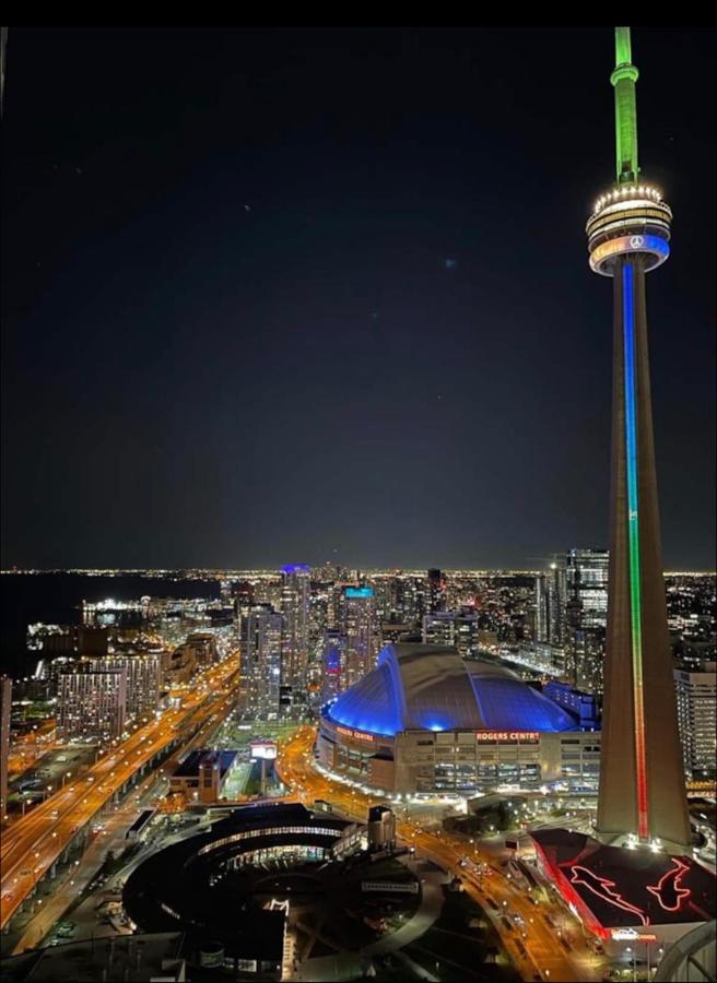 Luxury Cn Tower View Apartment