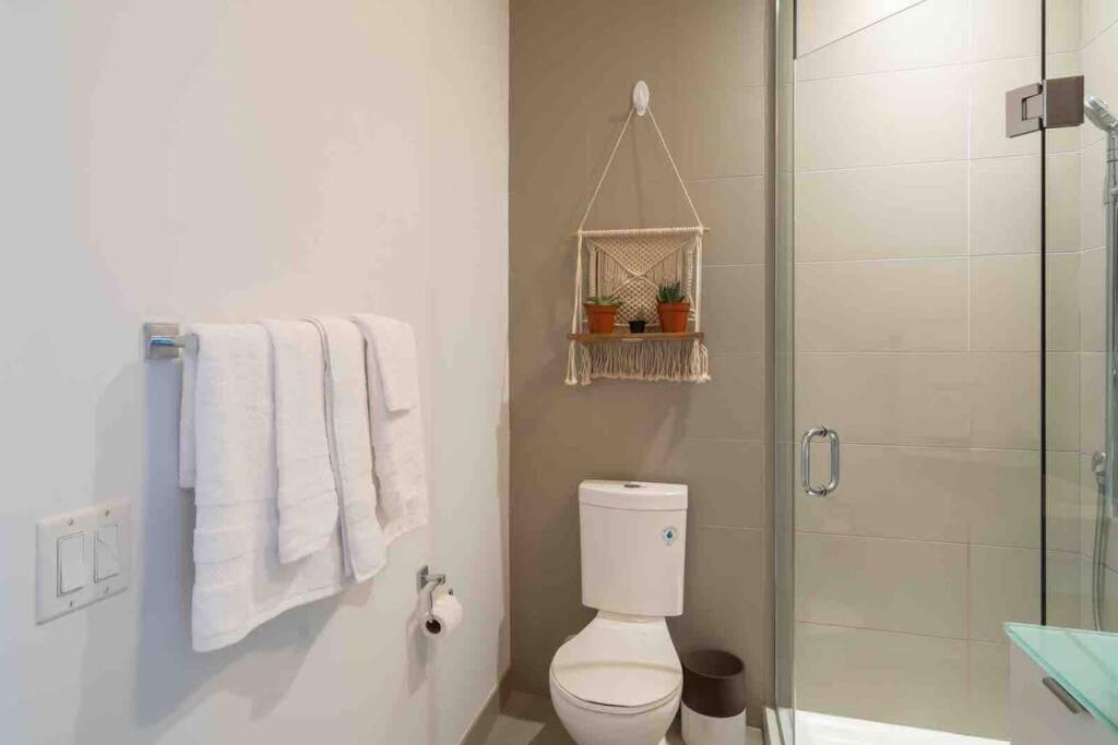 Apartment Luxury Boho Loft In The Heart Of The Downtown Core *