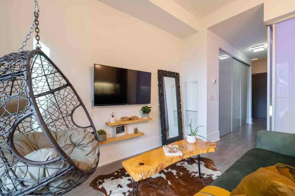 Apartment Luxury Boho Loft In The Heart Of The Downtown Core *