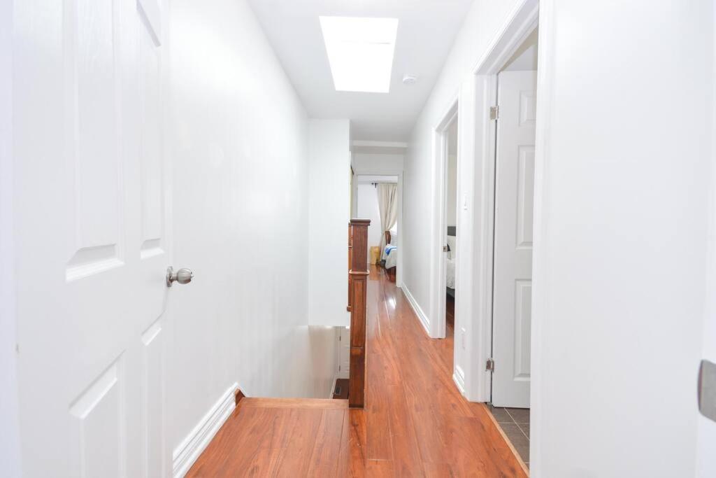 Holiday home Cheerful 3bdm With Free Parking On Premises Toronto
