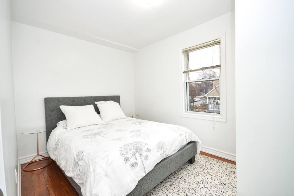 Cheerful 3bdm With Free Parking On Premises * Toronto