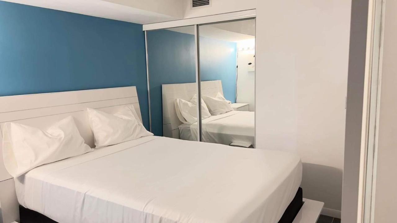 Apartment Lovely- 1 Bedroom With Pool Toronto