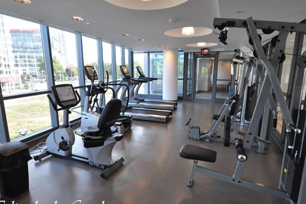 Luxury Lakefront Condo+free Parking+pool+gym+patio Apartment *