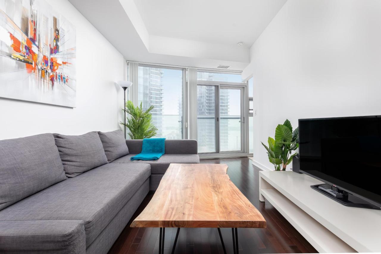 Across From The Cn Tower, Metro Convention Centre And Rogers Centre In Downtown Core Apartment