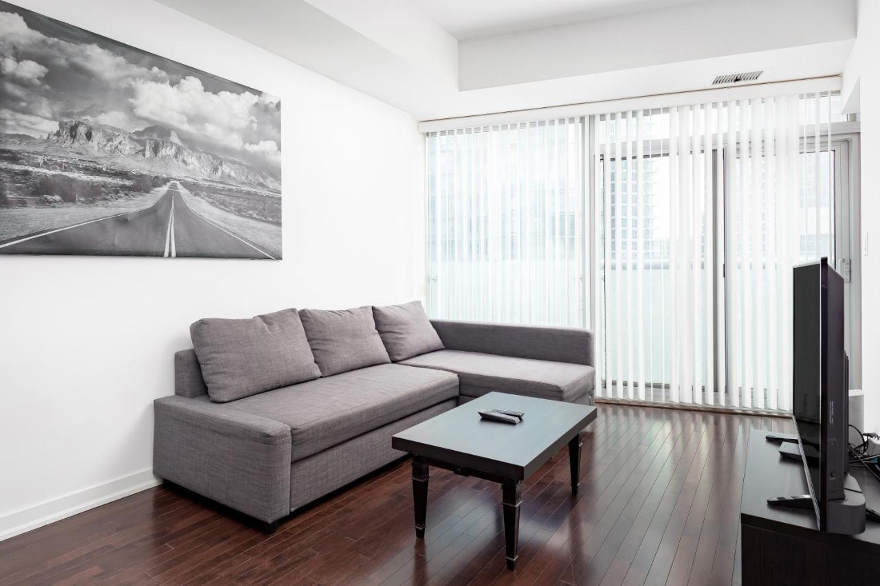 Across From The Cn Tower, Metro Convention Centre And Rogers Centre In Downtown Core Apartment *