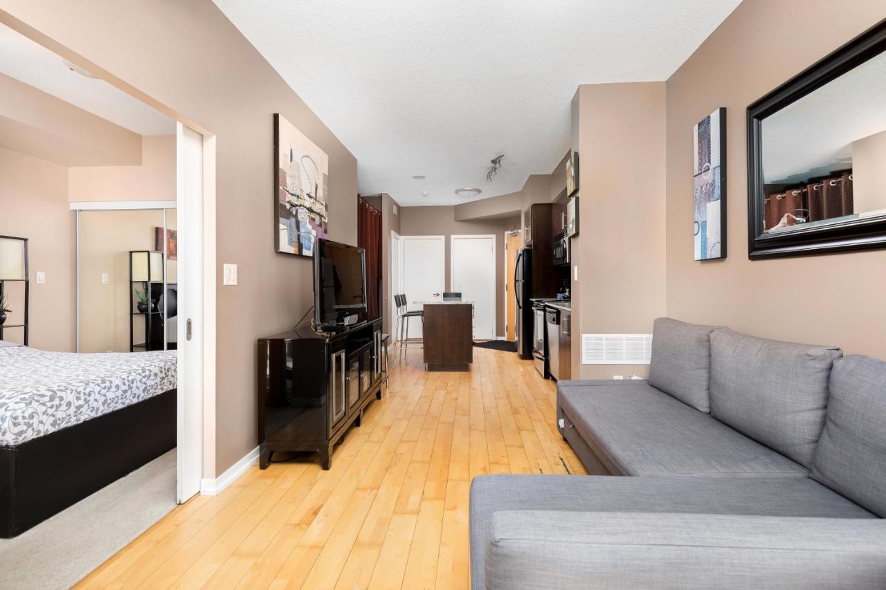 Across From The Cn Tower, Metro Convention Centre And Rogers Centre In Downtown Core Apartment Toronto