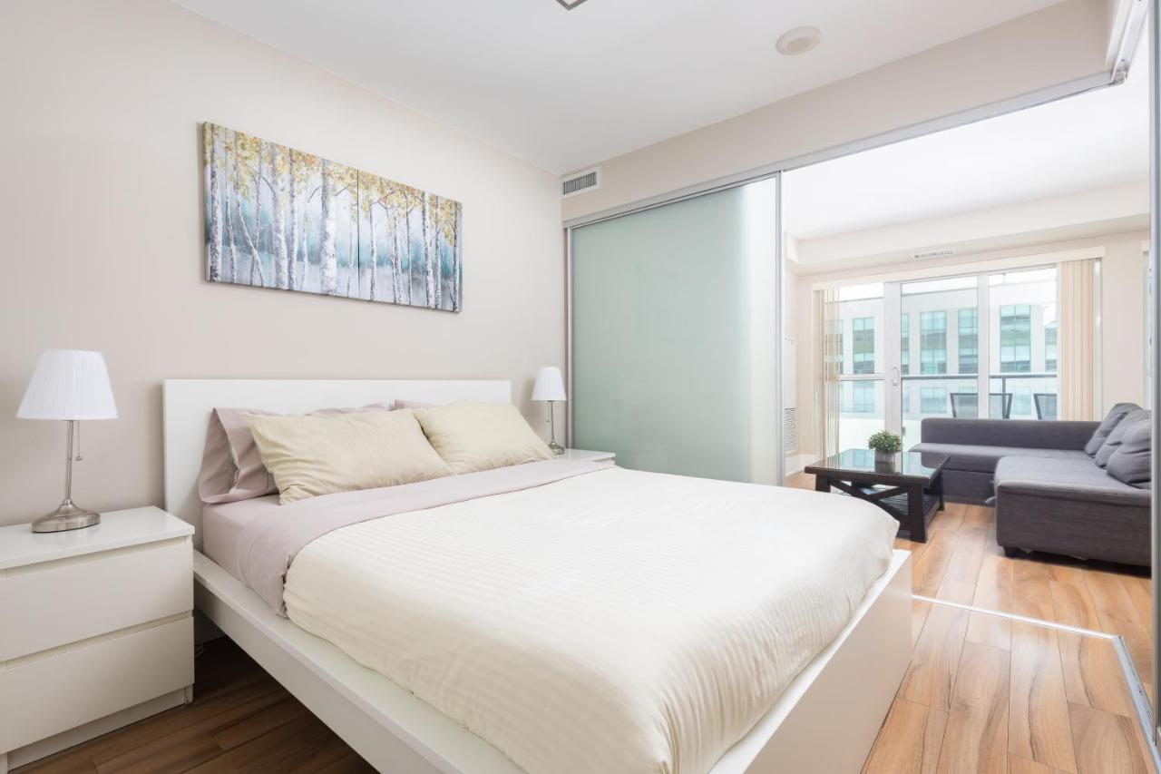 Across From The Cn Tower, Metro Convention Centre And Rogers Centre In Downtown Core *