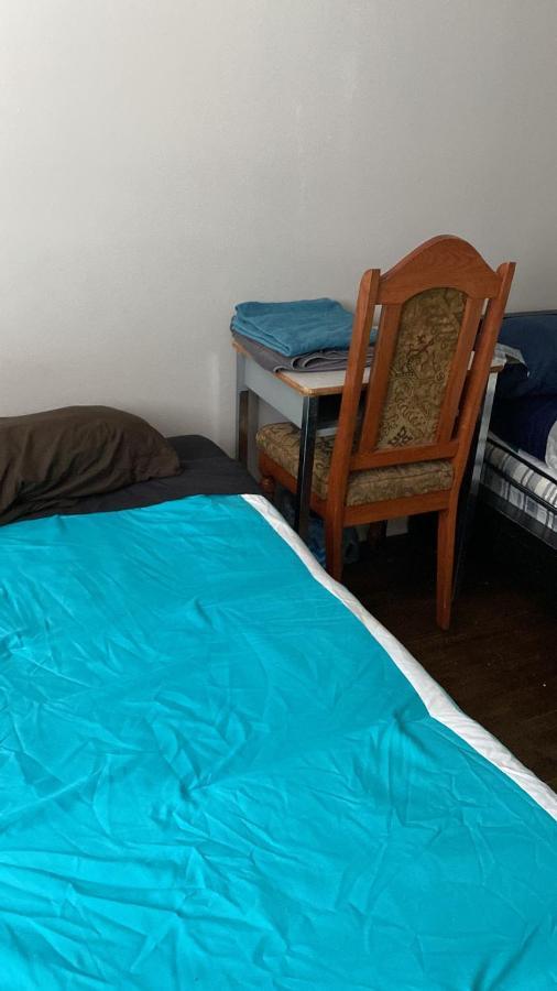 Private 5 Min Finch West Subway - York Guest house Toronto