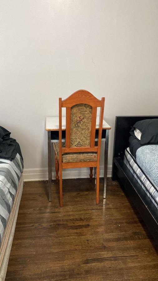 Private 5 Min Finch West Subway - York Guest house