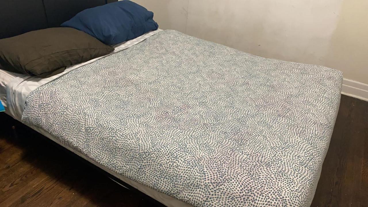 Guest house Private 5 Min Finch West Subway - York