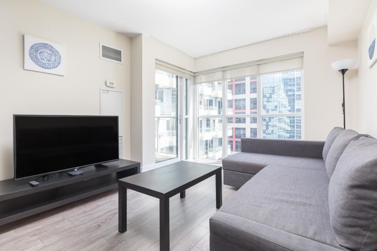 Across From The Cn Tower, Metro Convention Centre And Rogers Centre In Downtown Core Apartment *