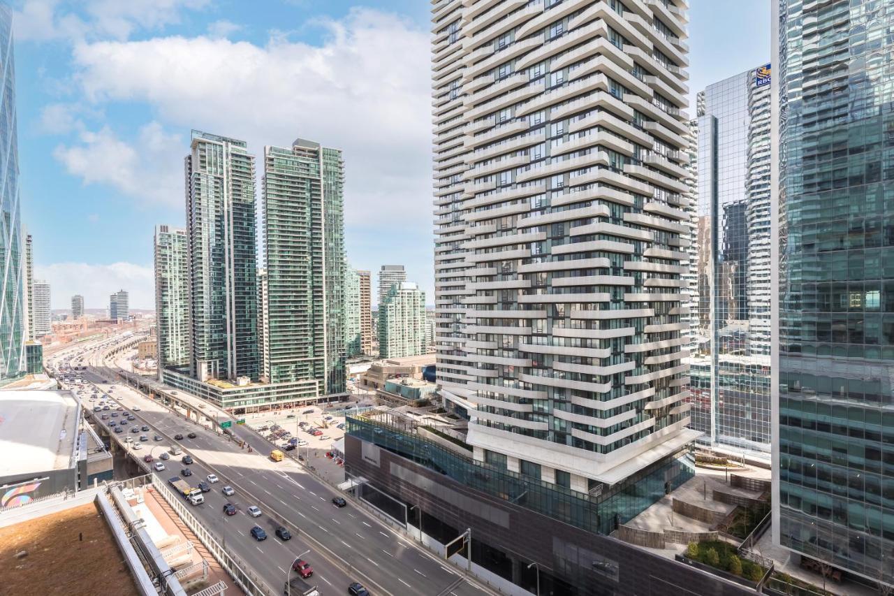 Across From The Cn Tower, Metro Convention Centre And Rogers Centre In Downtown Core Apartment *