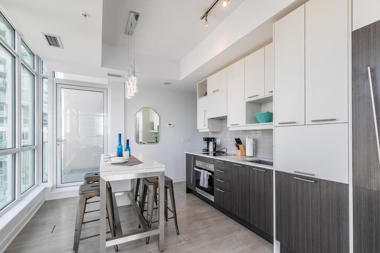 Apartment High-end 2 Bedroom - Entertainment District, Downtown - Skyline View & Balcony Toronto