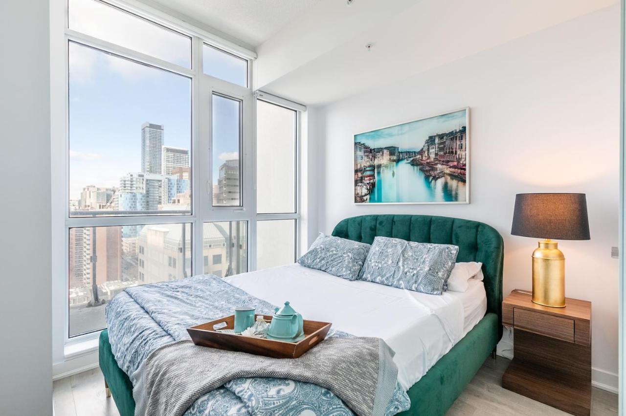 High-end 2 Bedroom - Entertainment District, Downtown - Skyline View & Balcony Apartment Toronto