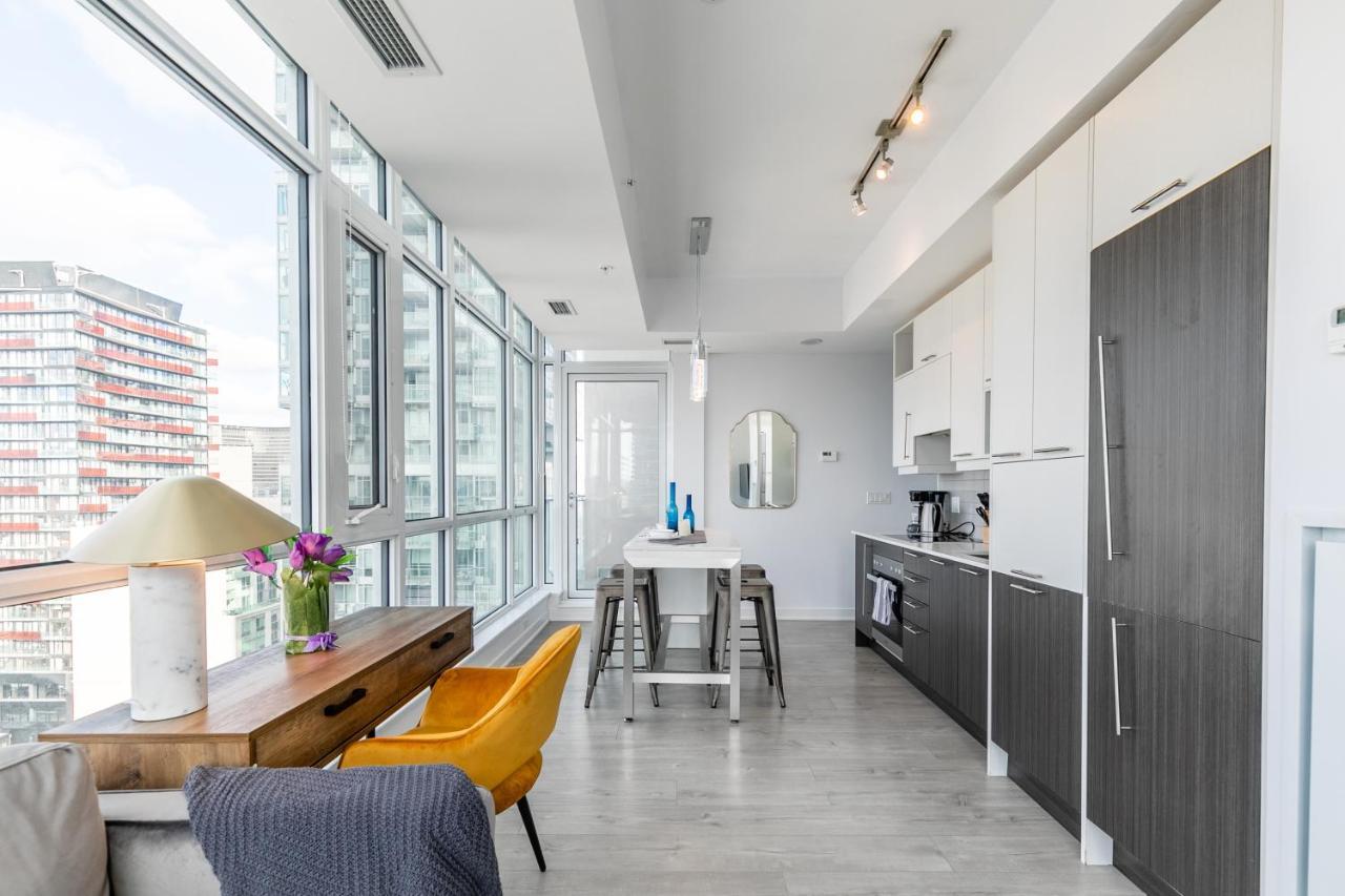 Apartment High-end 2 Bedroom - Entertainment District, Downtown - Skyline View & Balcony