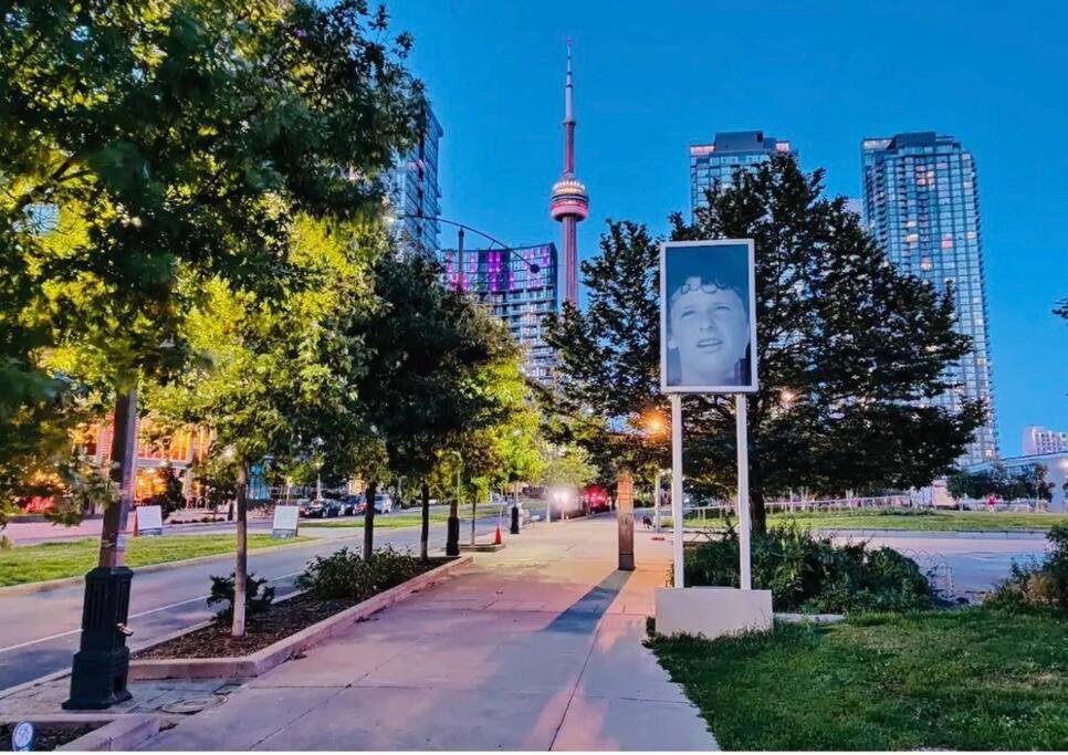 Deluxe * Toronto