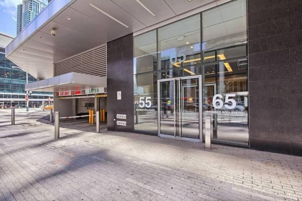 Prestigious 2-bdrm - Across From Scotiabank Arena Toronto
