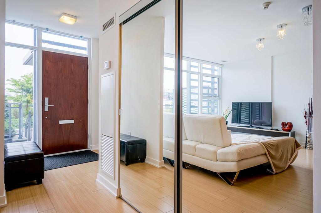 Holiday home Hydewest - Iceboat Terrace Furnished Toronto