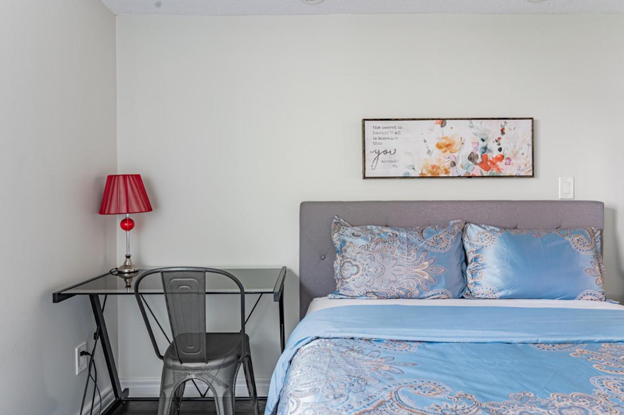 Luxury 2 Bedroom High Floor Close To Eaton Center *
