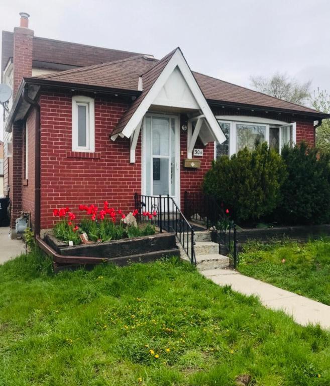 Homestay Luxury Iv East York Space Share Canada *