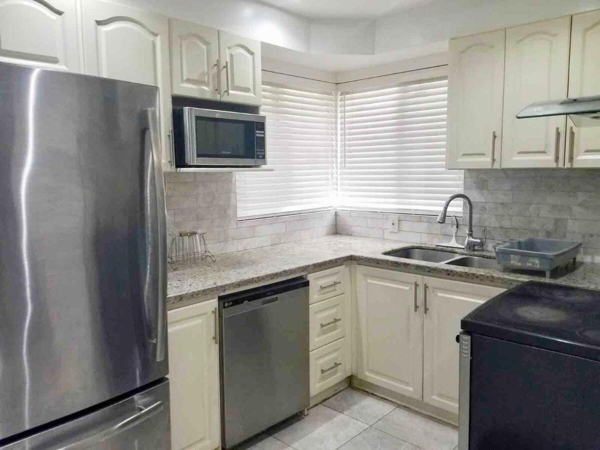 Homestay Cozy Bedroom - 7 Min Walk To Kennedy Station - Shared Bathroom *