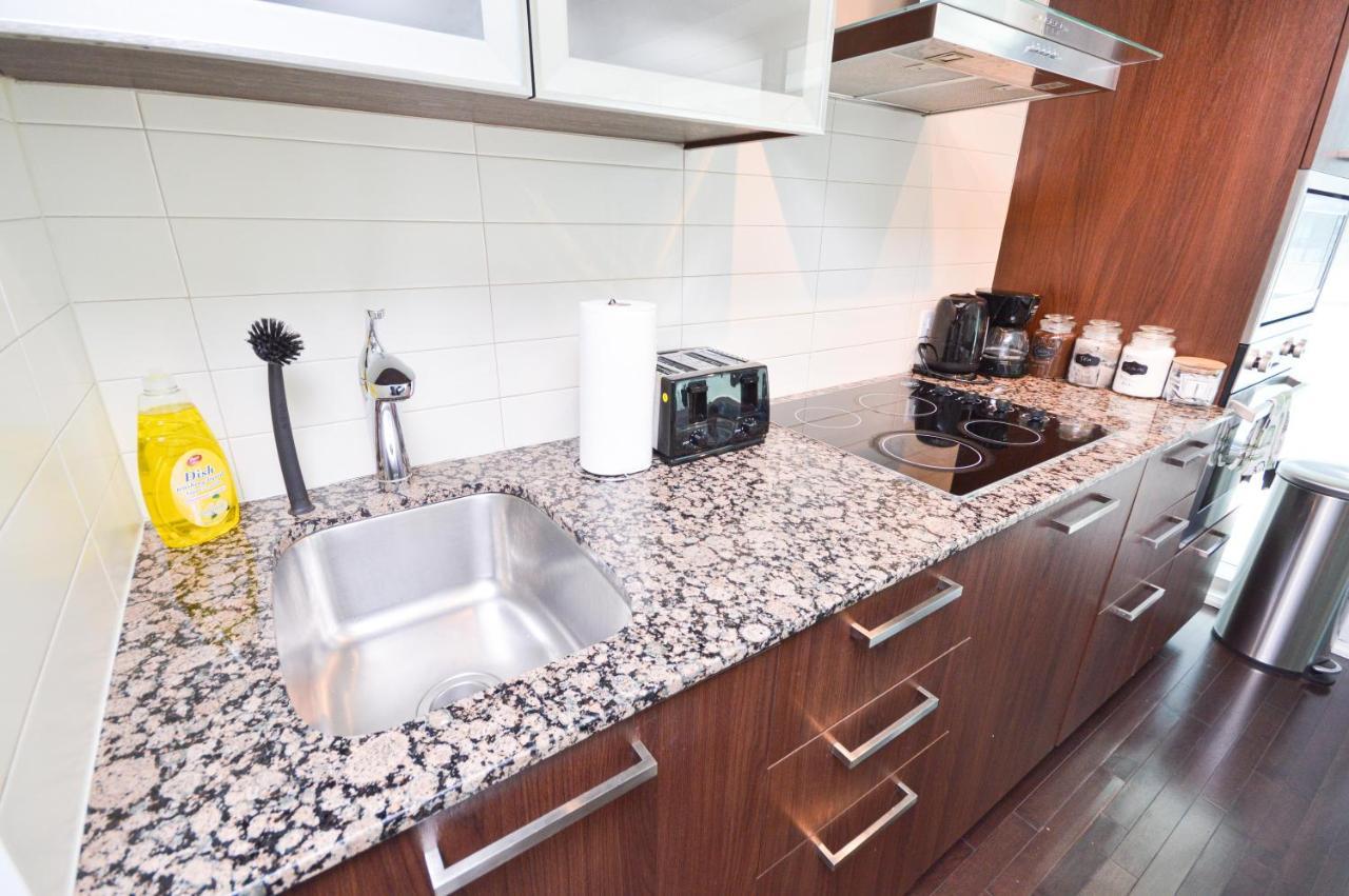 Downtown Near Cn Tower, Mtcc, Rogers Center , Union Station Apartment *
