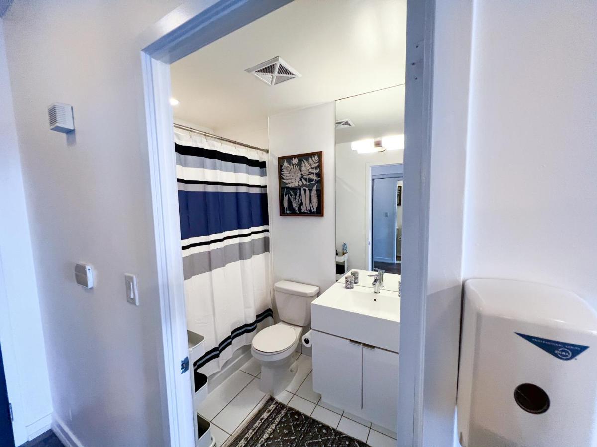 Simply Comfort. Elegant Dan Lecki Toronto