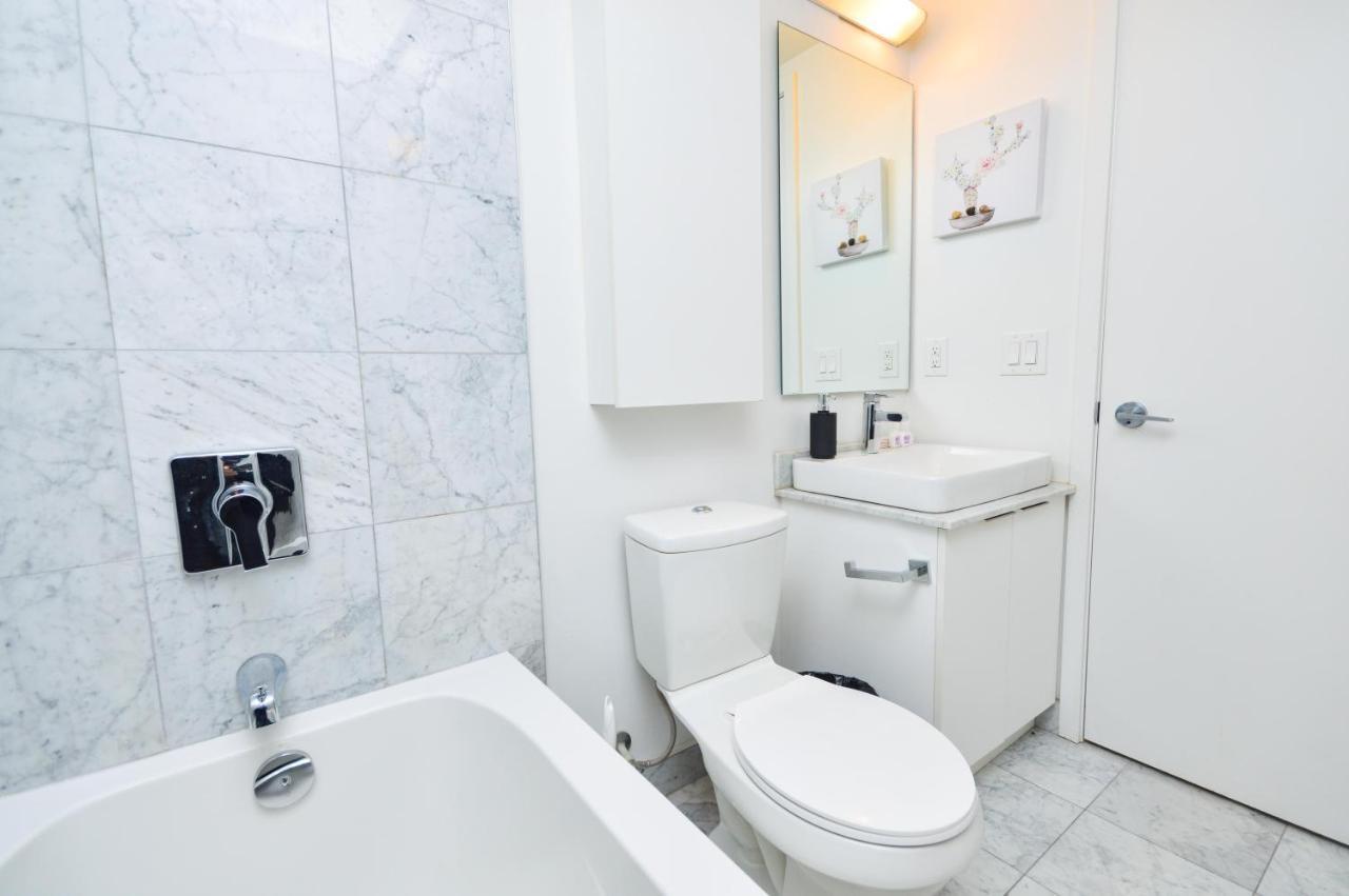 Apartment Downtown Near Cn Tower, Mtcc, Rogers Center , Union Station Toronto