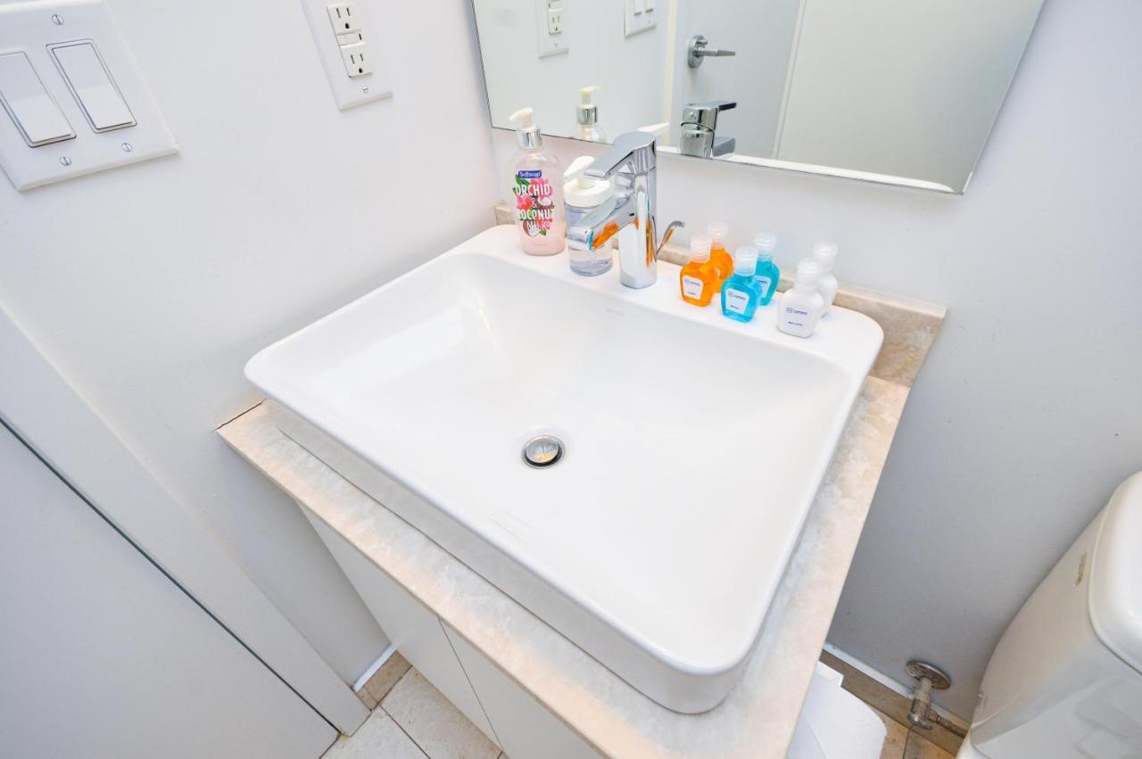 Downtown Near Cn Tower, Mtcc, Rogers Center , Union Station Apartment