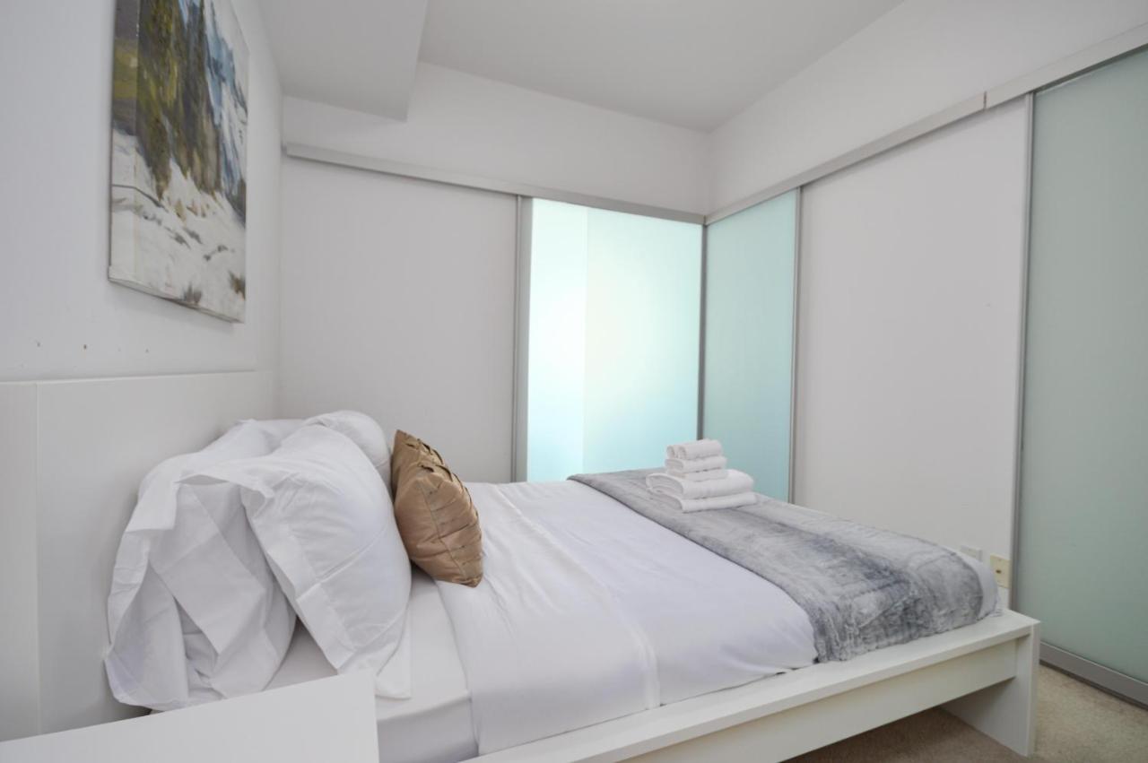 Apartment Downtown Near Cn Tower, Mtcc, Rogers Center , Union Station Toronto