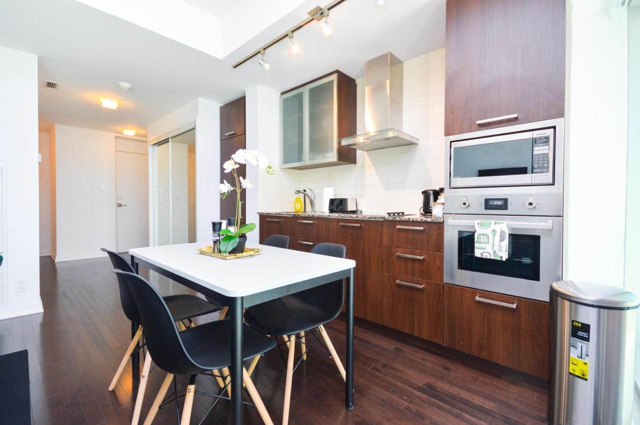 Apartment Downtown Near Cn Tower, Mtcc, Rogers Center , Union Station Toronto