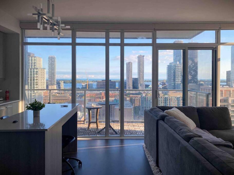 Luxury Apartment *