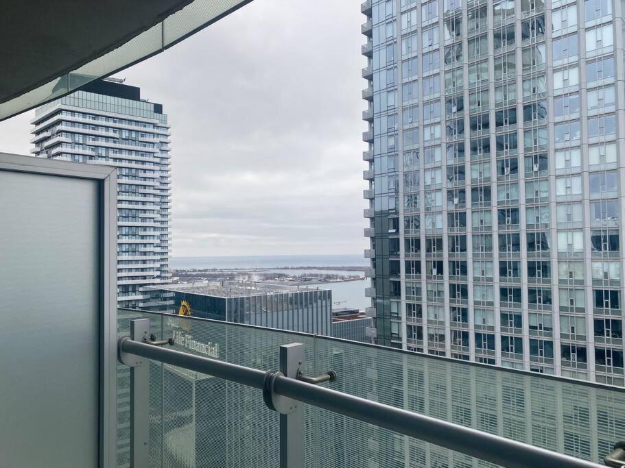 Apartment Cozy 2 Bedroom Free Parking Downtown 1min Scotiabank Arena Tff Cn Tower Rogers Centre Union Station