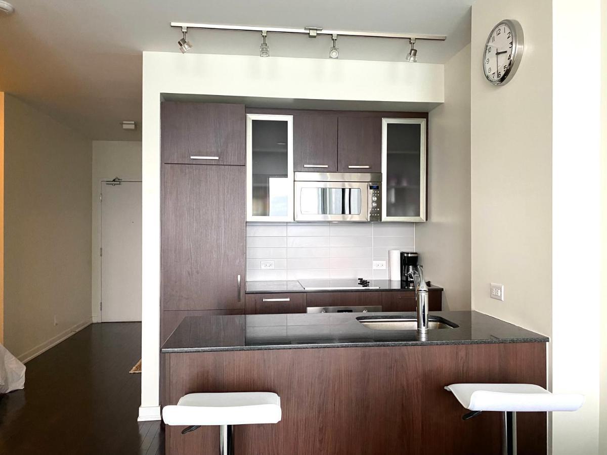 Cozy 2 Bedroom Free Parking Downtown 1min Scotiabank Arena Tff Cn Tower Rogers Centre Union Station