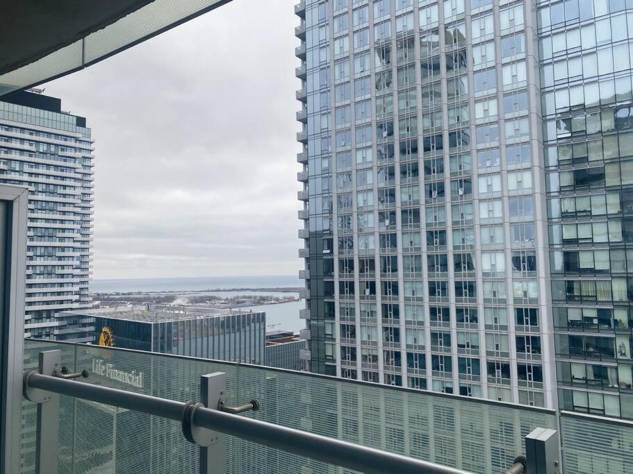Cozy 2 Bedroom Free Parking Downtown 1min Scotiabank Arena Tff Cn Tower Rogers Centre Union Station * Toronto
