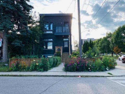 Homestay Luxury Iv East York Space Share Canada