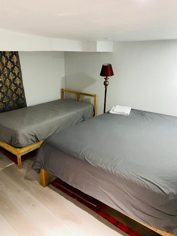 Homestay Luxury Iv East York Space Share Canada *