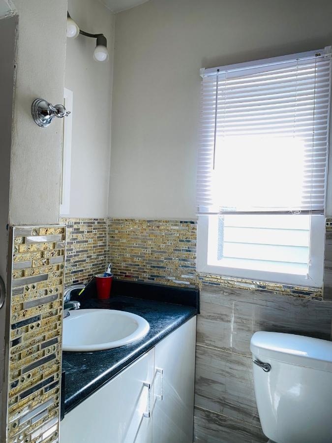 Luxury Iv East York Space Share Canada Homestay *