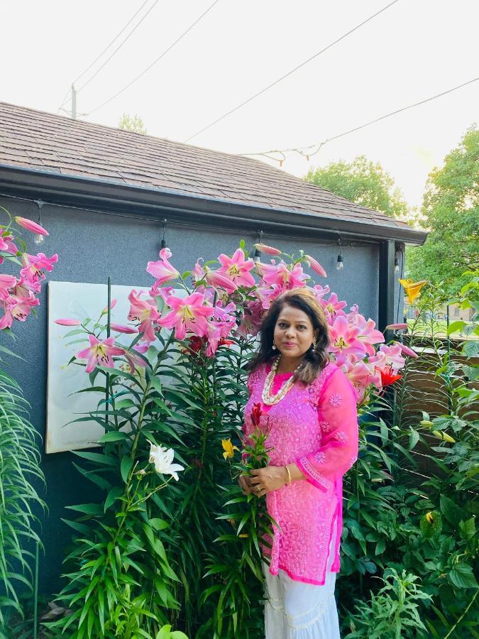 Homestay Luxury Iv East York Space Share Canada *