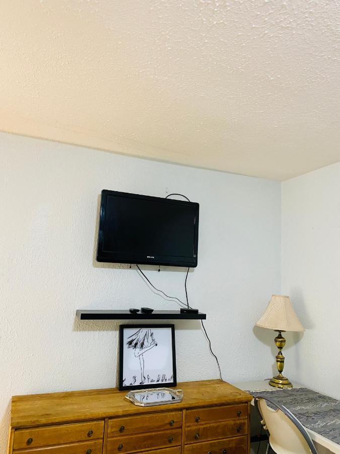 Homestay Luxury Iv East York Space Share Canada Toronto