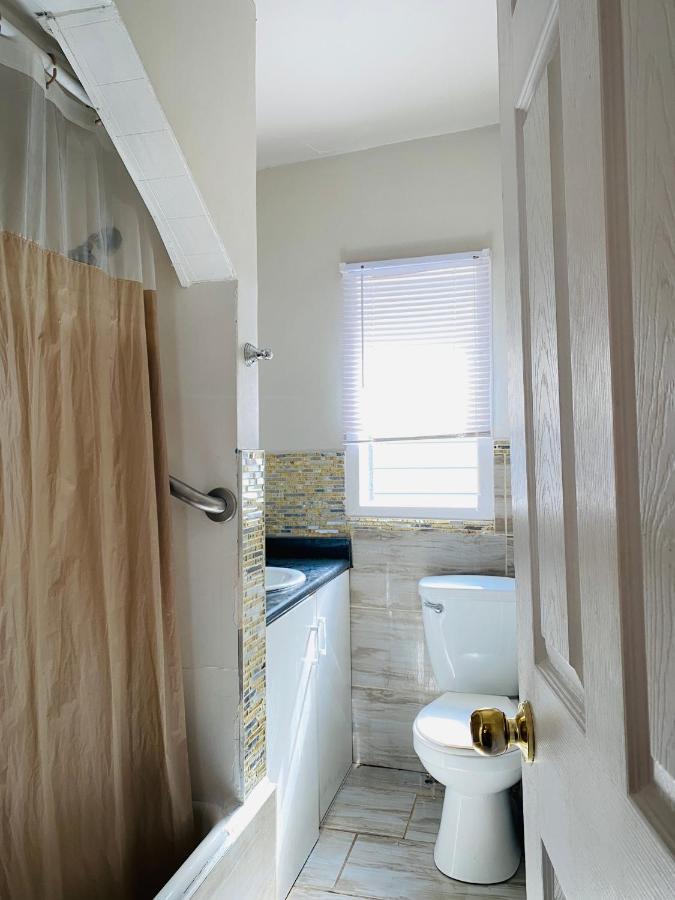 Luxury Iv East York Space Share Canada Homestay *